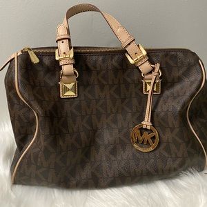 Chocolate medium leather bag